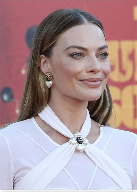 margot robbie new face.